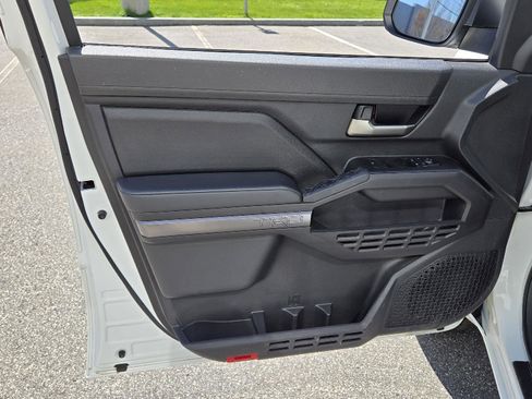 Used 2024 Toyota Tacoma TRD Off-Road AWD/4WD image 7