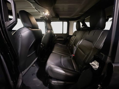Used 2023 Jeep Wrangler Unlimited Sahara AWD/4WD image 17