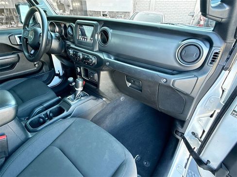 Used 2022 Jeep Gladiator Sport image 32