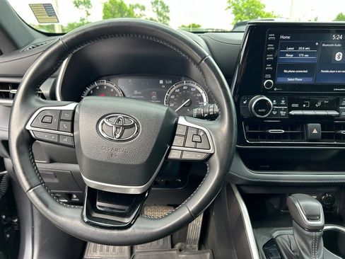 Used 2022 Toyota Highlander XSE FWD image 21