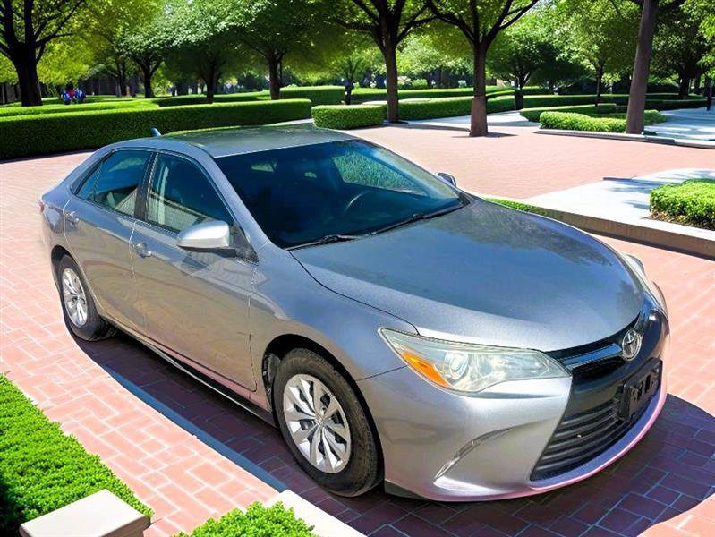Used 2015 Toyota Camry LE FWD image 1