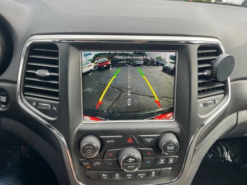 Used 2018 Jeep Grand Cherokee Altitude AWD/4WD image 42