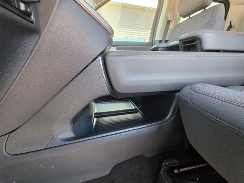 Used 2025 Ford Expedition Active AWD/4WD image 13