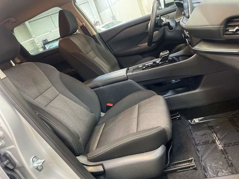 Used 2025 Nissan Rogue SV FWD image 14