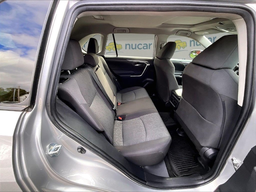 Used 2022 Toyota RAV4 XLE AWD/4WD image 16