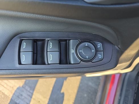 Used 2018 Chevrolet Equinox LT image 30