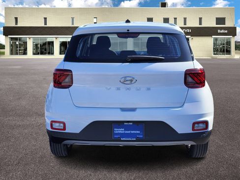 Certified 2026 Hyundai Venue SE image 4