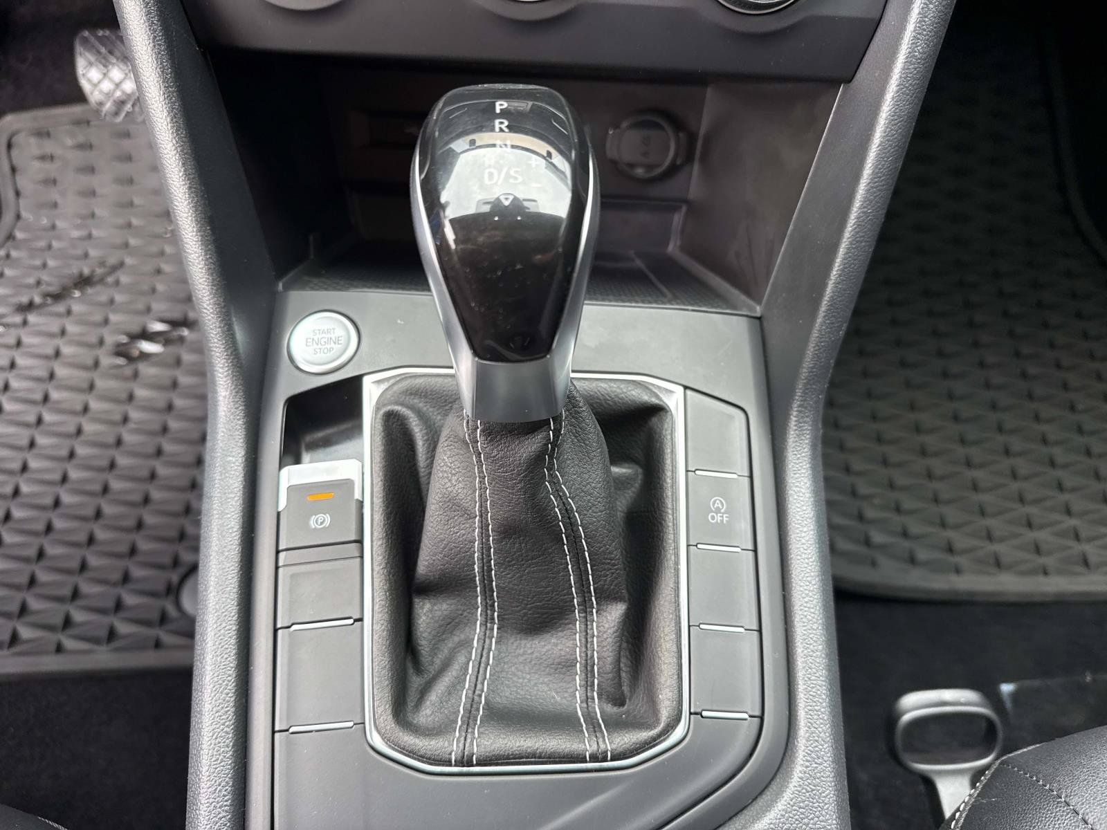 Used 2022 Volkswagen Taos SE w/ Panoramic Sunroof Package FWD image 32