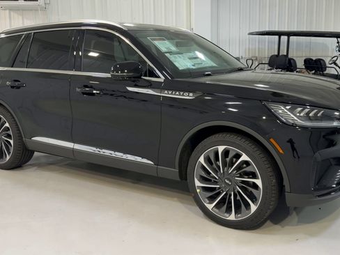 New 2026 Lincoln Aviator Reserve RWD image 3