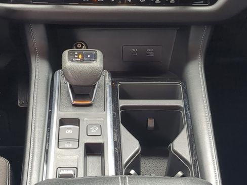 Used 2022 Nissan Pathfinder SL FWD image 17