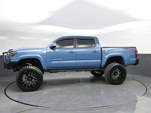 Used 2019 Toyota Tacoma TRD Sport AWD/4WD image 4