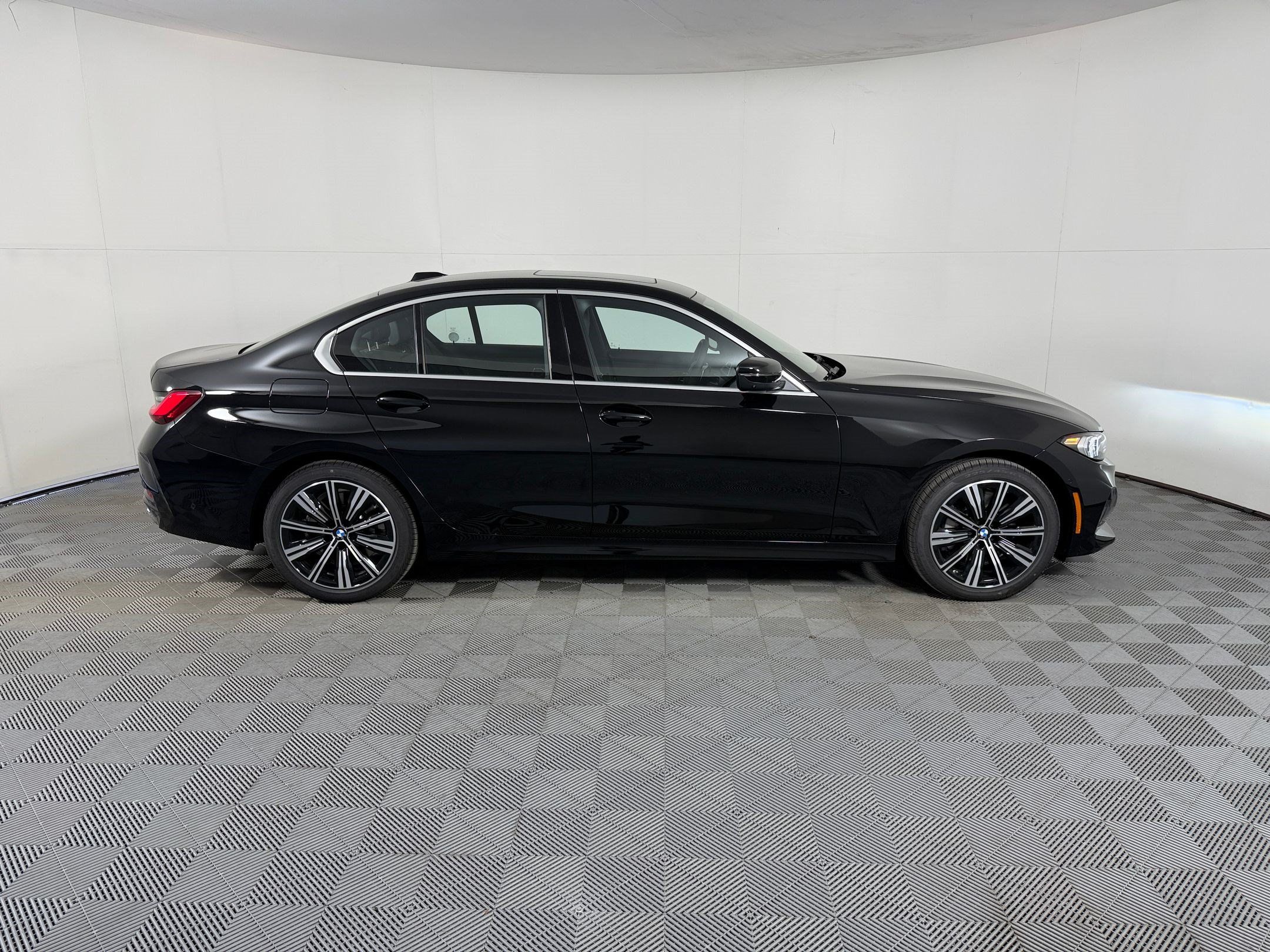 Used 2026 BMW 330i Sedan w/ Premium Package RWD image 8