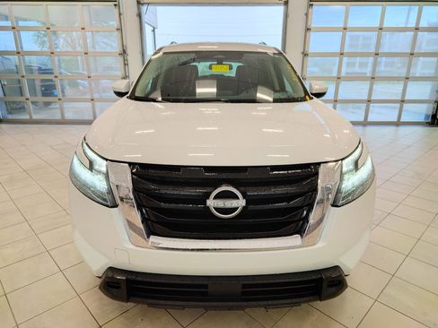 Used 2025 Nissan Pathfinder SV AWD/4WD image 9