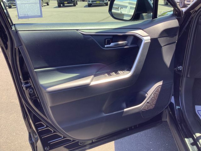 Used 2022 Toyota RAV4 XLE AWD/4WD image 9