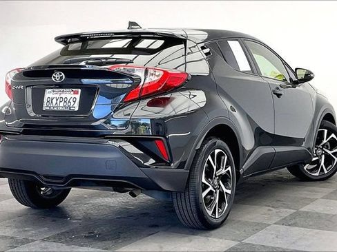 Used 2019 Toyota C-HR XLE FWD image 12