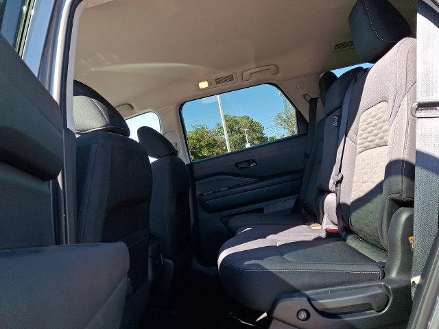 Used 2025 Nissan Pathfinder SV FWD image 10