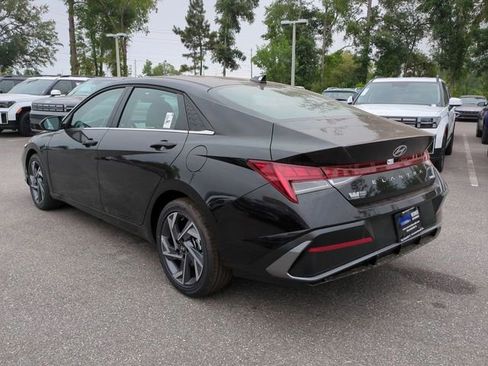 New 2026 Hyundai Elantra Limited FWD image 7