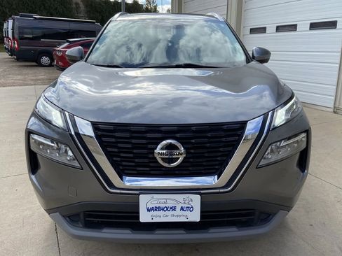 Used 2021 Nissan Rogue SV w/ Premium Package image 3