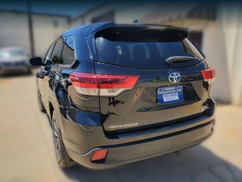Used 2019 Toyota Highlander XLE AWD/4WD image 12