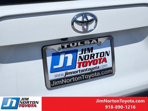 Used 2025 Toyota RAV4 XLE FWD image 11