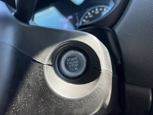 Used 2023 Jeep Renegade Latitude AWD/4WD image 31