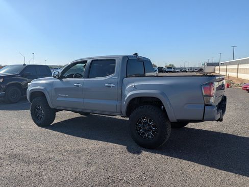 Used 2018 Toyota Tacoma Limited image 3