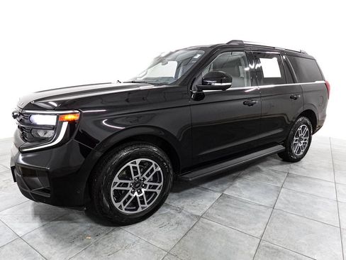 Used 2025 Ford Expedition Active AWD/4WD image 3