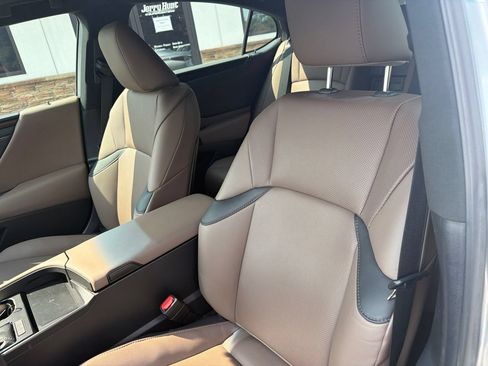 Used 2023 Lexus ES 350 w/ Premium Package FWD image 3