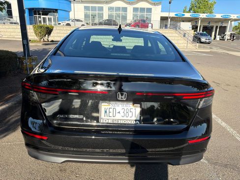 Used 2023 Honda Accord EX image 5