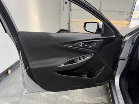 Used 2018 Chevrolet Malibu LT image 10