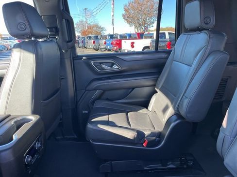 Used 2022 Chevrolet Suburban RST w/ Luxury Package image 13