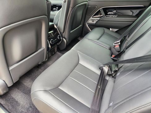 Used 2025 Land Rover Range Rover SE image 25