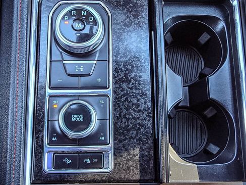 Used 2023 Ford Expedition Limited image 20