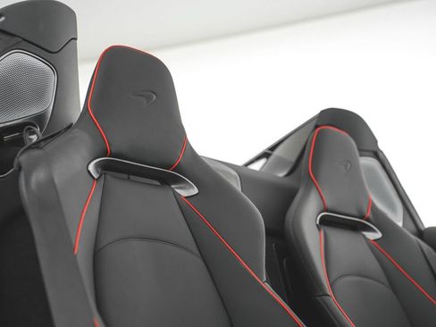 Used 2025 McLaren Artura Spider RWD image 35