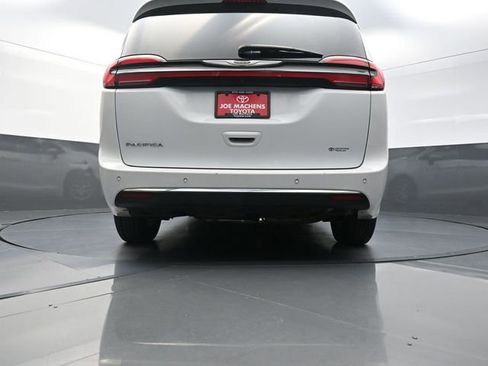 Used 2023 Chrysler Pacifica Touring-L FWD image 26