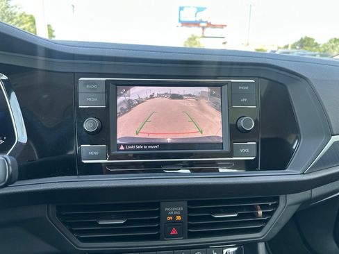 Used 2024 Volkswagen Jetta SE w/ Panoramic Sunroof Package FWD image 24