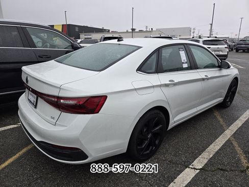 Used 2025 Volkswagen Jetta SE image 6