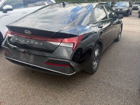 Used 2024 Hyundai Elantra SEL FWD image 4