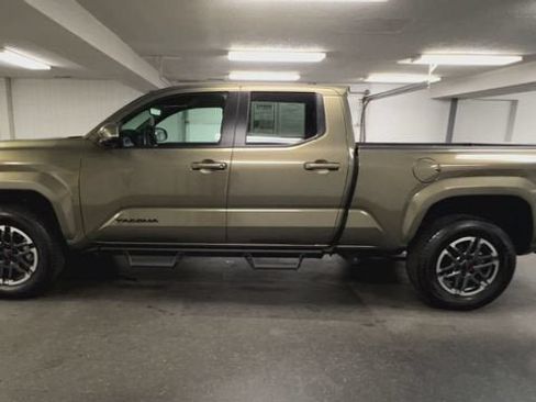 Used 2026 Toyota Tacoma TRD Sport w/ TRD Sport Upgrade Package AWD/4WD image 5