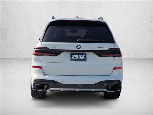Used 2026 BMW X7 xDrive40i w/ M Sport Package image 8