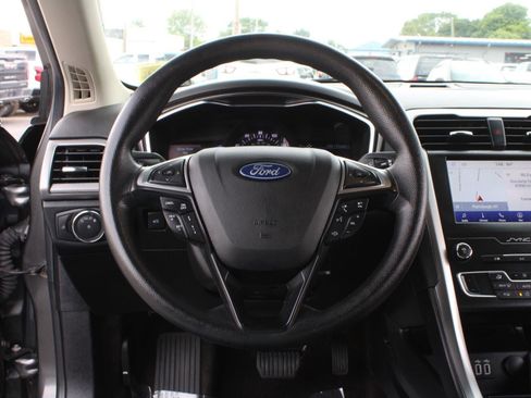 Used 2020 Ford Fusion SE FWD image 10