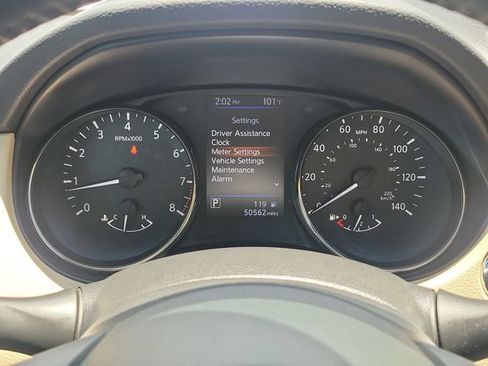 Used 2018 Nissan Rogue SV w/ Premium Package FWD image 23