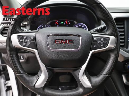 Used 2022 GMC Acadia SLE image 10