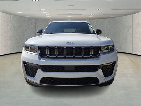 New 2026 Jeep Grand Cherokee Limited w/ Trailer Tow Package image 2