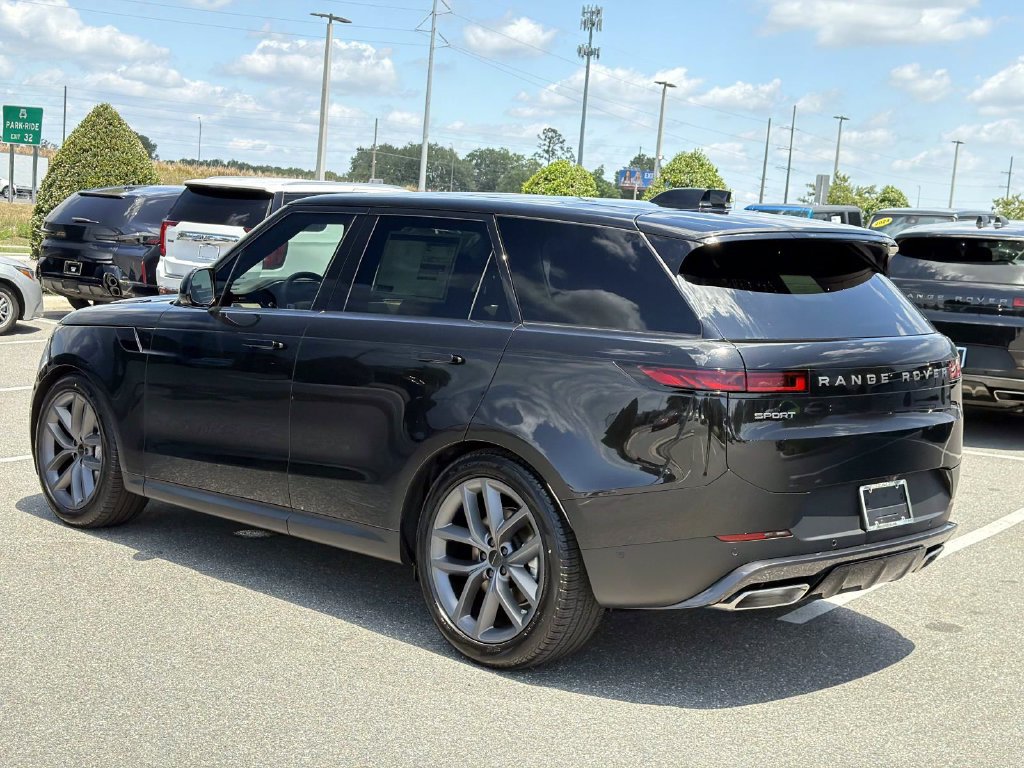 Used 2026 Land Rover Range Rover Sport SE AWD/4WD image 3
