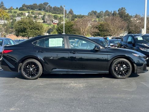 Used 2025 Toyota Camry SE image 2