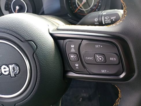 Used 2024 Jeep Gladiator Sport image 16