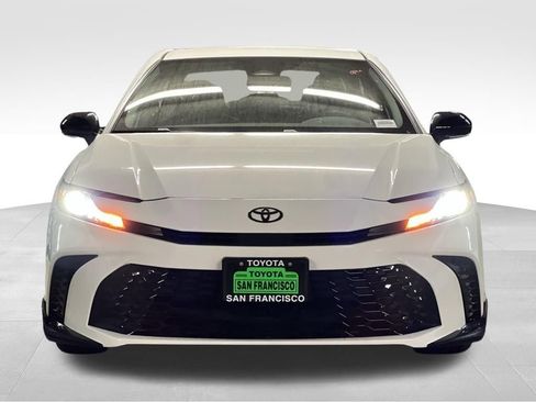 New 2026 Toyota Camry Hybrid FWD image 5