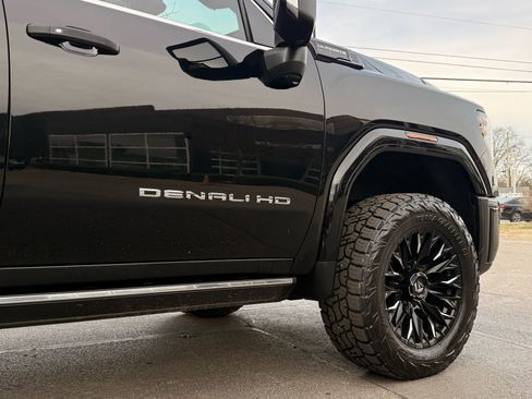 Used 2024 GMC Sierra 2500 Denali Ultimate image 14