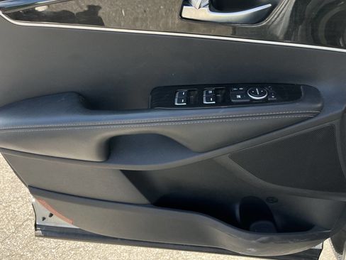 Used 2019 Kia Sorento L image 16